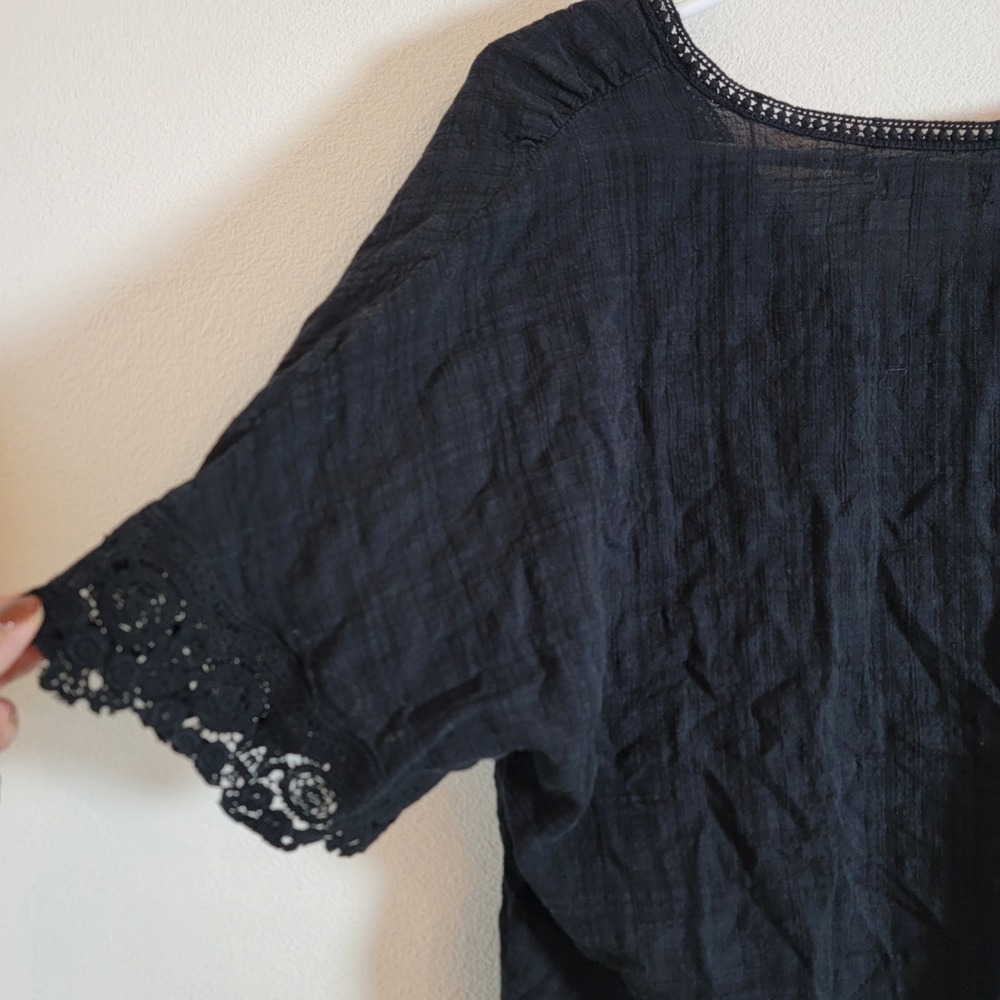 Max Studio Black Textured Gauze Front Tie Crochet Lace Trim V-Neck Top Medium - Picture 7 of 11